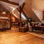 Sting Old Town Апартаменты Острава