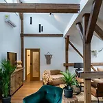 Sting Old Town Апартаменты *