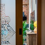 Sting Old Town Апартаменты *