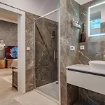 Sting Old Town Апартаменты Острава
