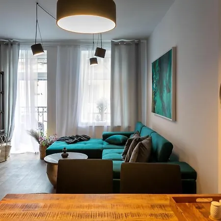 Sting Old Town Apartment