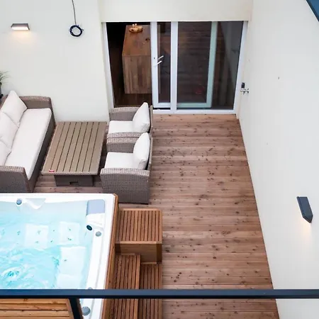 Sting Old Town Apartment