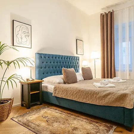 Sting Old Town Apartment