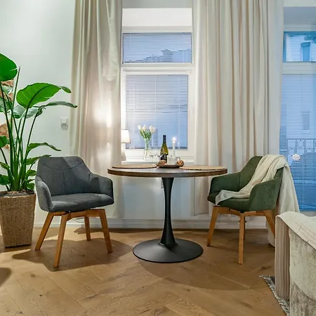 Sting Old Town Apartment