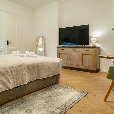 Sting Old Town Apartment *