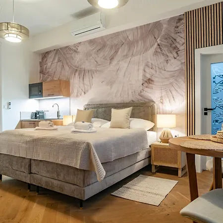 Sting Old Town Apartment