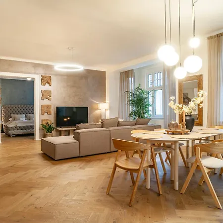 Sting Old Town Apartment