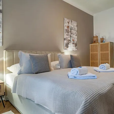 Sting Old Town Apartment *